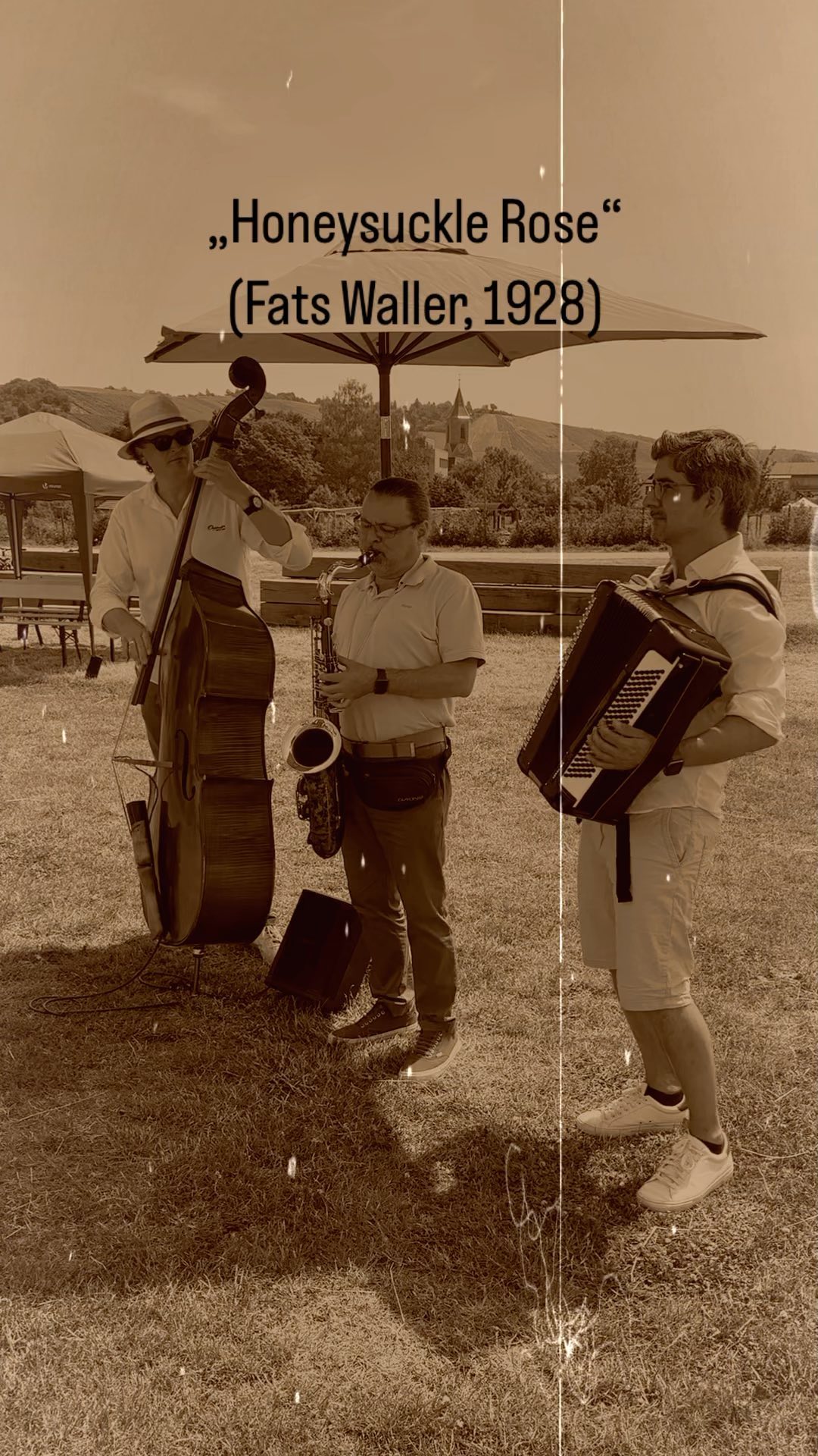 Neulich: Mobile Gentlemen in Weinstadt 🎷🎸🎹🎵
Danke an @thomas.engelhart fürs Einspringen für @florian_wolpert_saxophone am 🎷👍
Danke an @_adivamusik_  für den Gig 👍👍👍
#EventBand #MobileBand #UnpluggedBand #WalkingBand #LiveBand #EventMusic #EventMusician #Saxophon #Akkordeon #Kontrabass #Doppelpass #Retro #musiciansofinstagram #musicians @weinstadt.kunst.kultur.events @stadtweinstadt